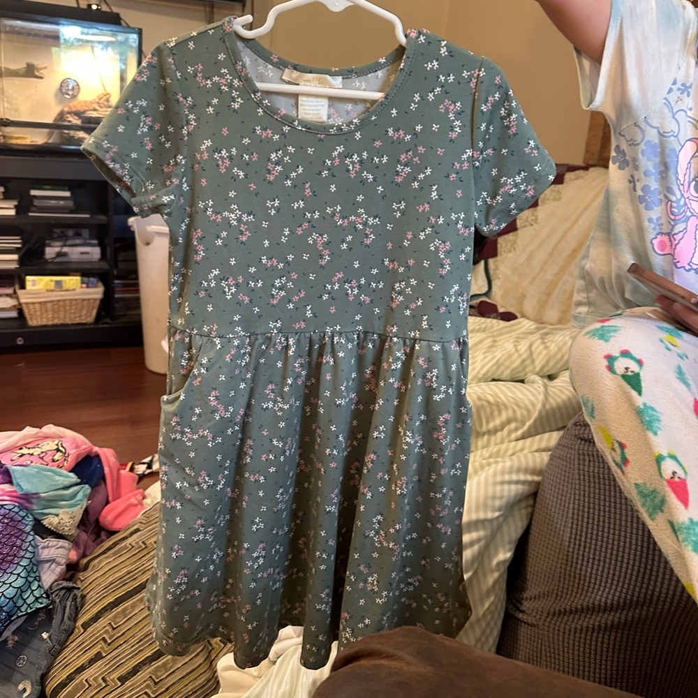 Green Pleated Casual Sundress with Crew Neck